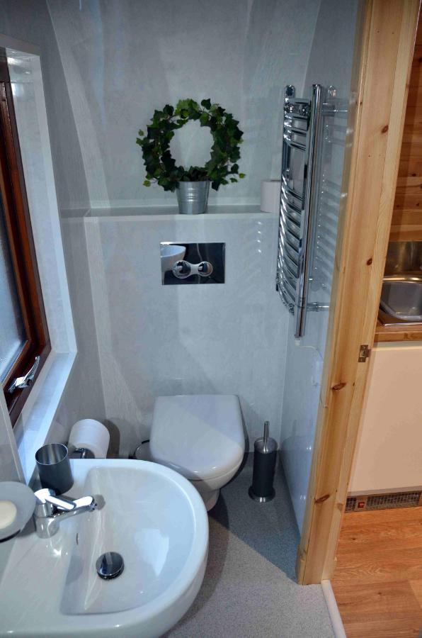 Seaview Pod And Hot Tub Villa Балачулиш Екстериор снимка